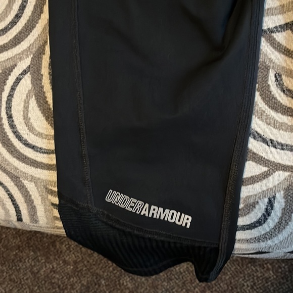 Under Armour "Fly By" Running Capri pants cropped heat gear small black EUC - Picture 9 of 11